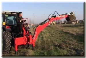 Retroexcavator - brat de excavare atasat la tractor