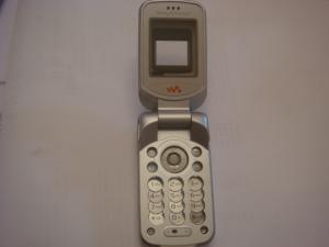 Carcasa Originala Sony Ericsson W300i (14 Zile) (cu Tastatura)