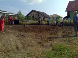 Sapare (frezare), maruntire si nivelare teren pentru insamantare gazon sau montaj rulouri de gazon.