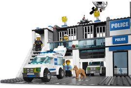 Statia de politie LEGO City - CLV7498