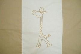 Lenjerie cu Broderie Giraffe Maro 5 Piese - MYK559