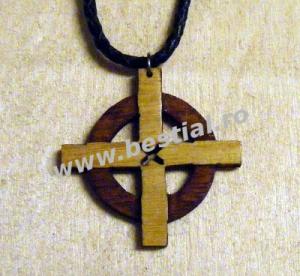 Medalion de lemn cu snur de piele Cruce cu cerc