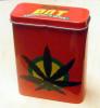 Port-tigaret cannabis pe fond rosu (trs)