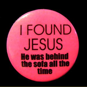 Insigna mica roz I FOUND JESUS HE WAS BEHIND THE SOFA ALL THE TIME