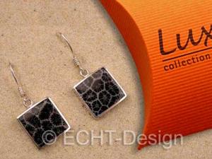 O255SH silver earring with black sponge coral