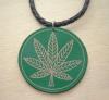 Medalion de piele rotund cannabis pe