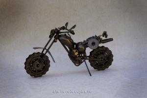 Motorbike I - motocicleta din rulmenti, suruburi &amp; piulite