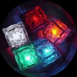 Cuburi de gheata luminoase cu LED multicolor