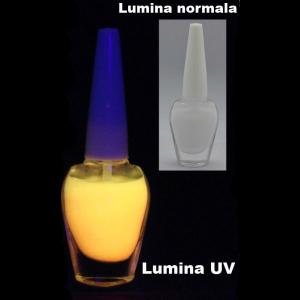Oja invizibila fluorescenta orange la lumina UV