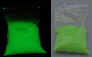 Pigment fosforescent verde care lumineaza verde