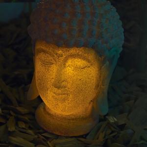 Ornament solar LED Statueta Budista
