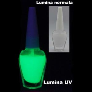 Oja invizibila fluorescenta verde la lumina UV