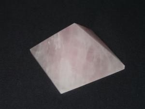 Piramida quartz roz
