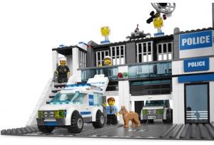 Statia de politie LEGO City (7498)