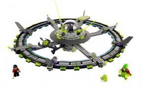 Lego UFO Abduction din colectia Lego Alien Conquest