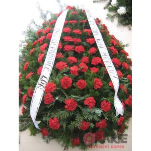Coroana funerara din 100 de garoafe rosii
