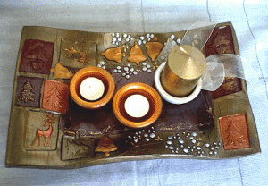 Platou de ceramica dreptunghiular cu decoratii de Craciun.