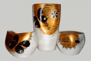 Set de vase din ceramica, unicat,  pictate manual, in culori in culori crem, bronz si negru.