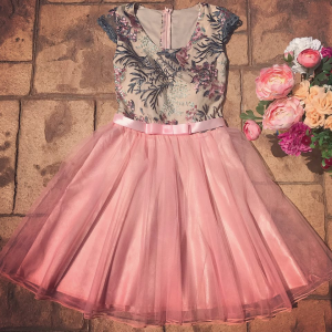 Rochie tull cu funda si flori Cute roz