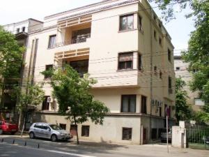 Zona Dacia, apartament de inchiriat in vila, mezanin, suprafata 181mp, renovat recent, 7 camere