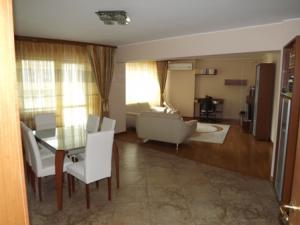 Apartament 3 camere de vanzare Tineretului