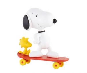 Snoopy pe skateboard