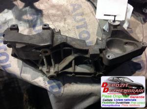 Suport alternator 2.0 DCI(Si Suport Pompa Servo) renault trafic ii bus (jl)