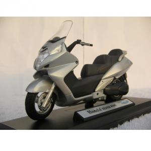 Motocicleta Honda Silver Wing 1:18