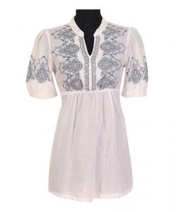 Bluza alba broderie, model guler tunica.