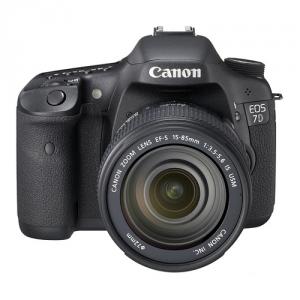 Aparat foto DSLR Canon EOS 7D + obiectiv EF-S15-85IS